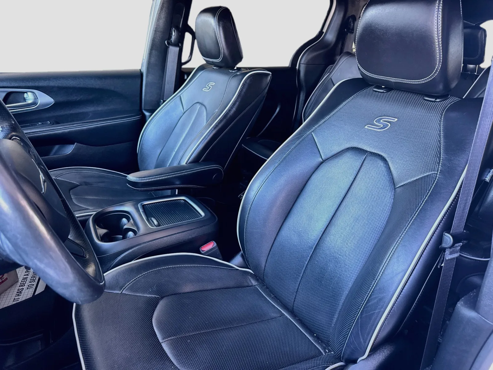 Chrysler Pacifica photo 14