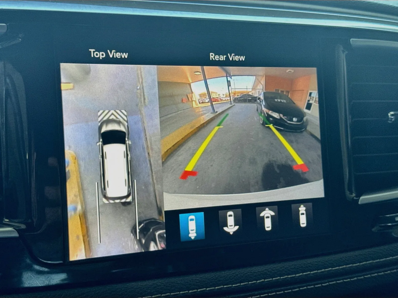 Chrysler Pacifica photo 10