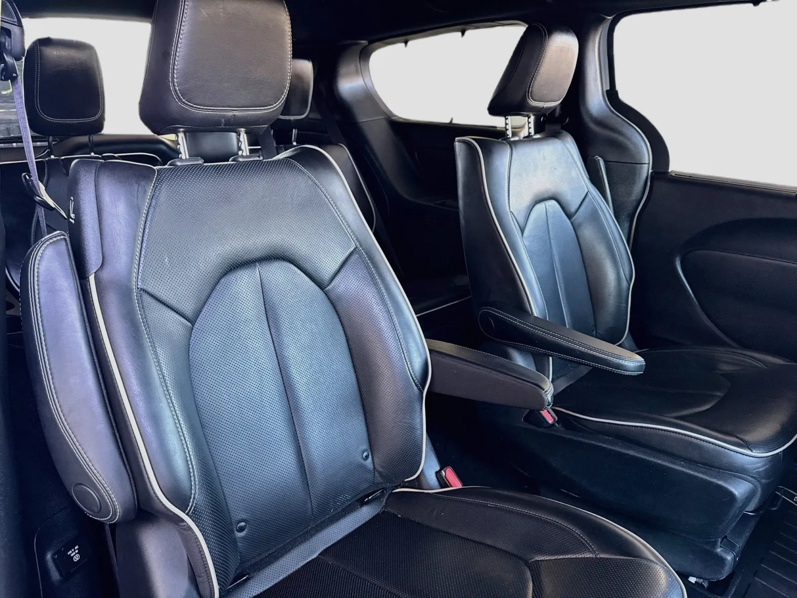 Chrysler Pacifica photo 21