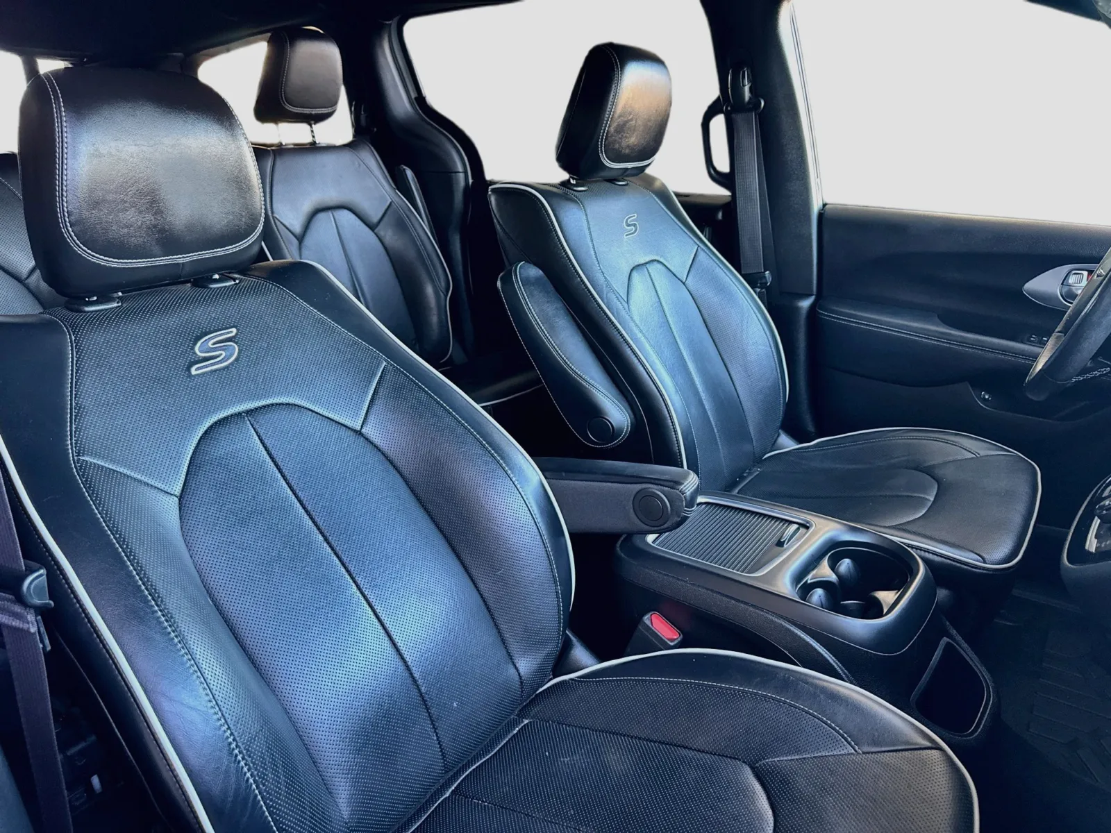 Chrysler Pacifica photo 22