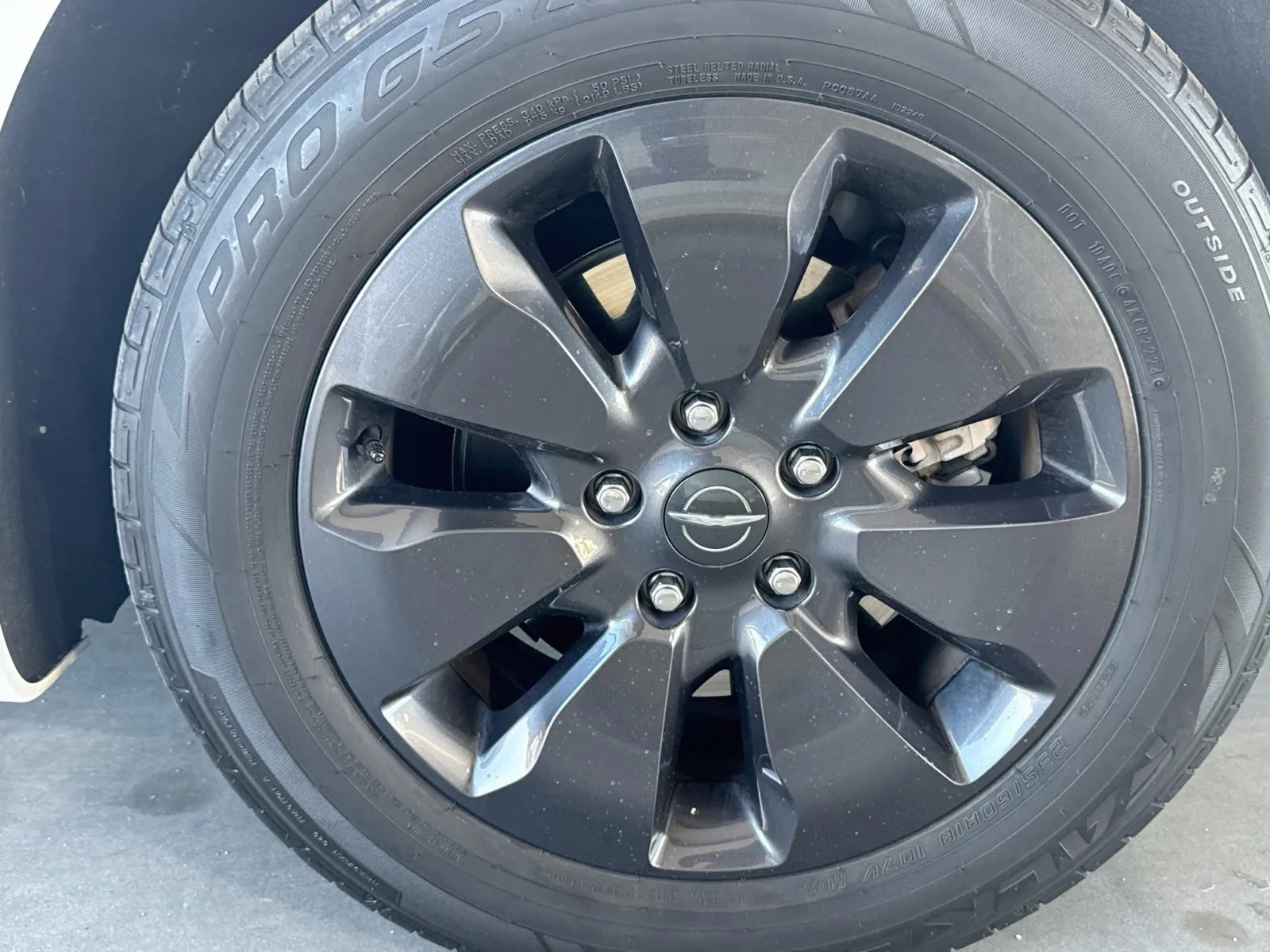 Chrysler Pacifica photo 23