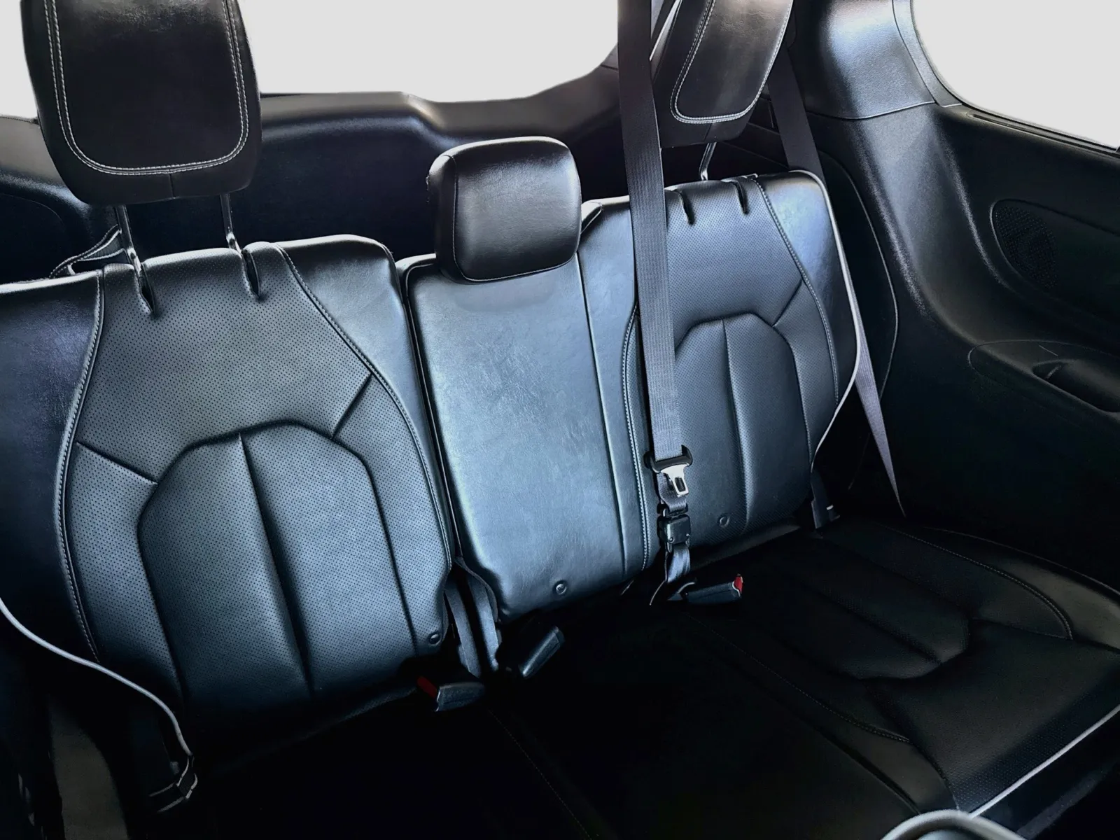 Chrysler Pacifica photo 20