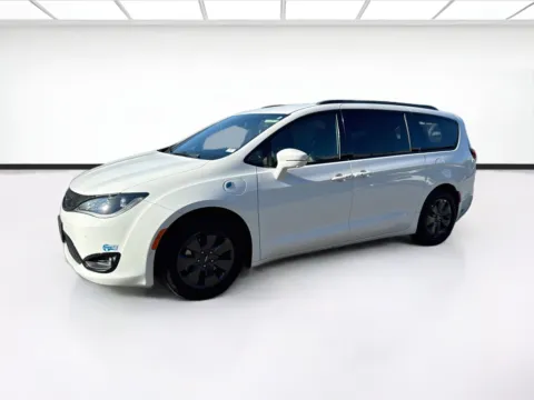 White 2020 Chrysler Pacifica Limited for sale in Fontana, CA