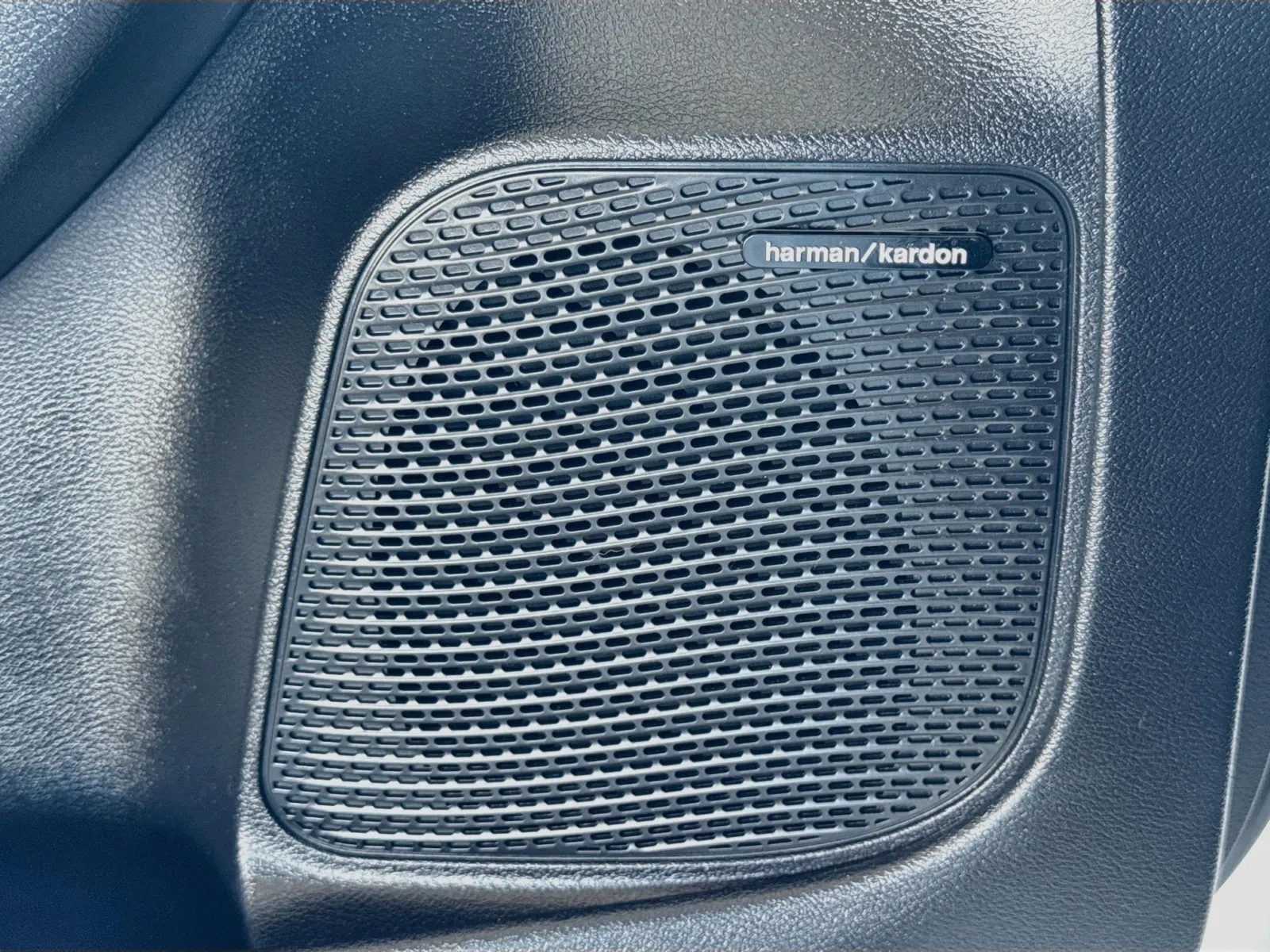 Chrysler Pacifica photo 13