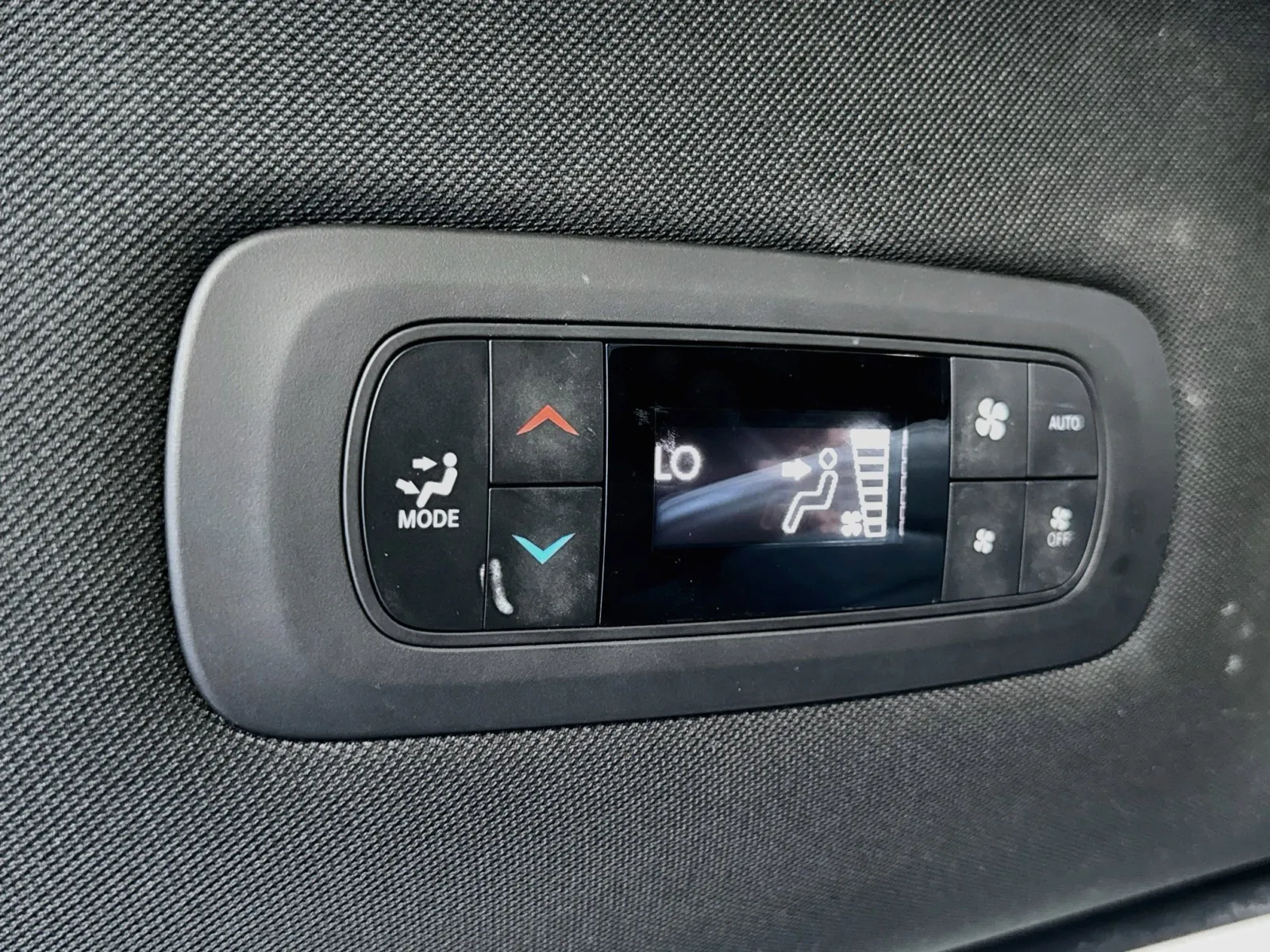 Chrysler Pacifica photo 18