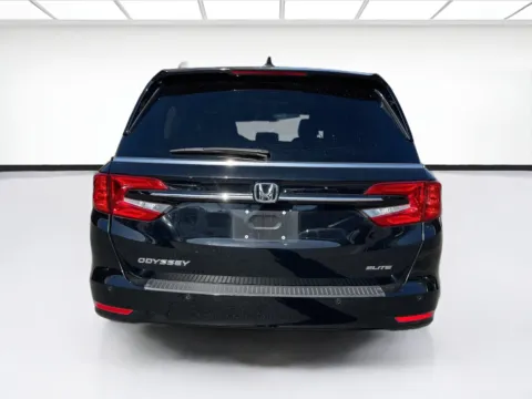 More photos of 2024 Honda Odyssey Elite at KarGenie, CA