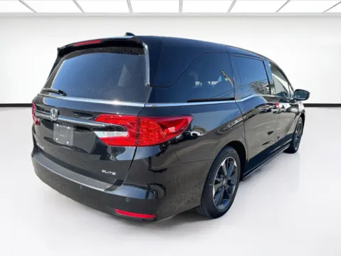 More photos of 2024 Honda Odyssey Elite at KarGenie, CA