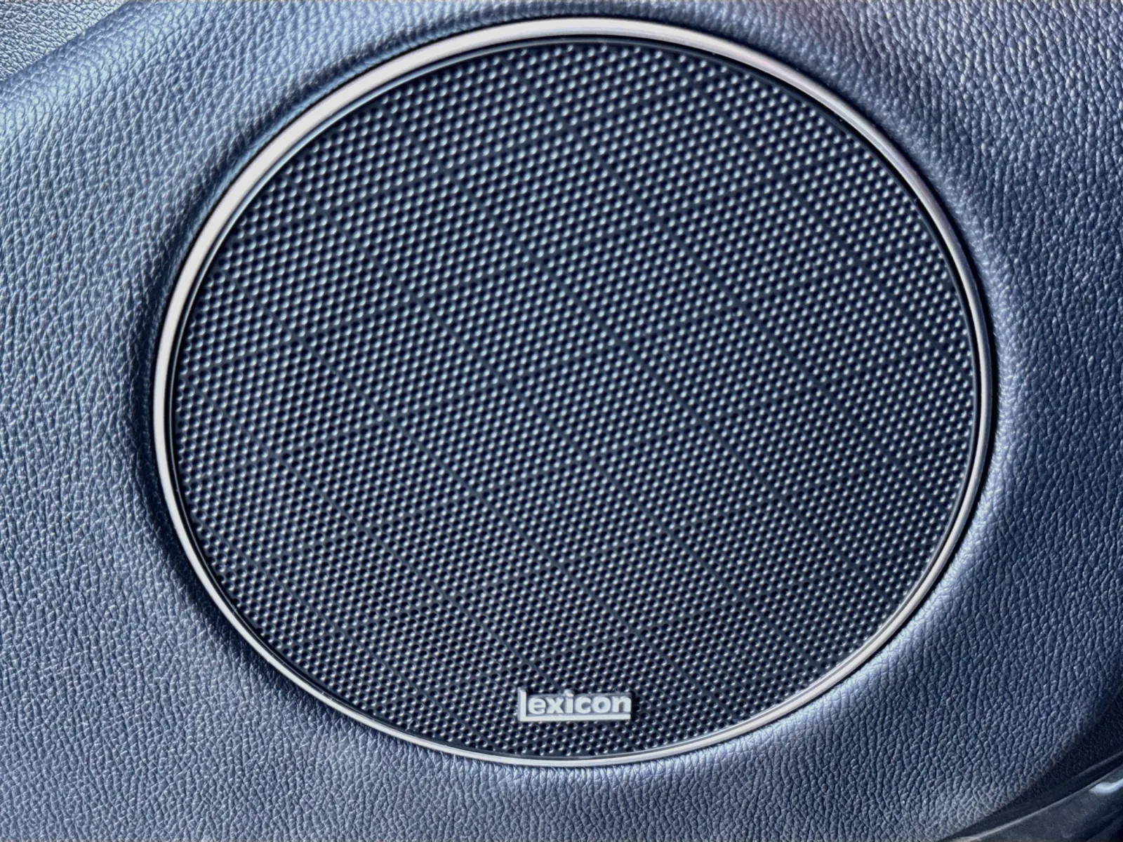 Genesis GV70 photo 13