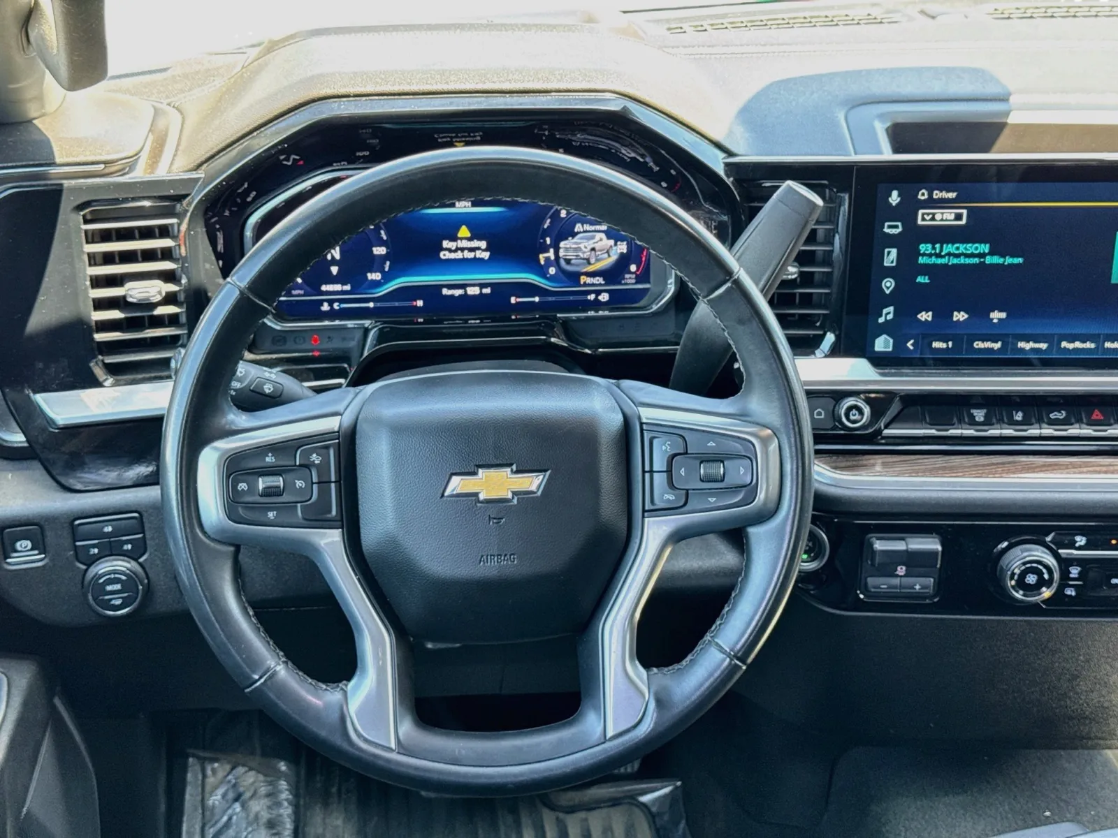 Chevrolet Silverado photo 14