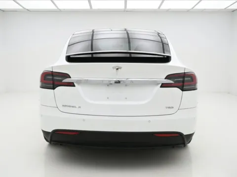 More photos of 2018 Tesla Model X 75D at KarGenie, CA