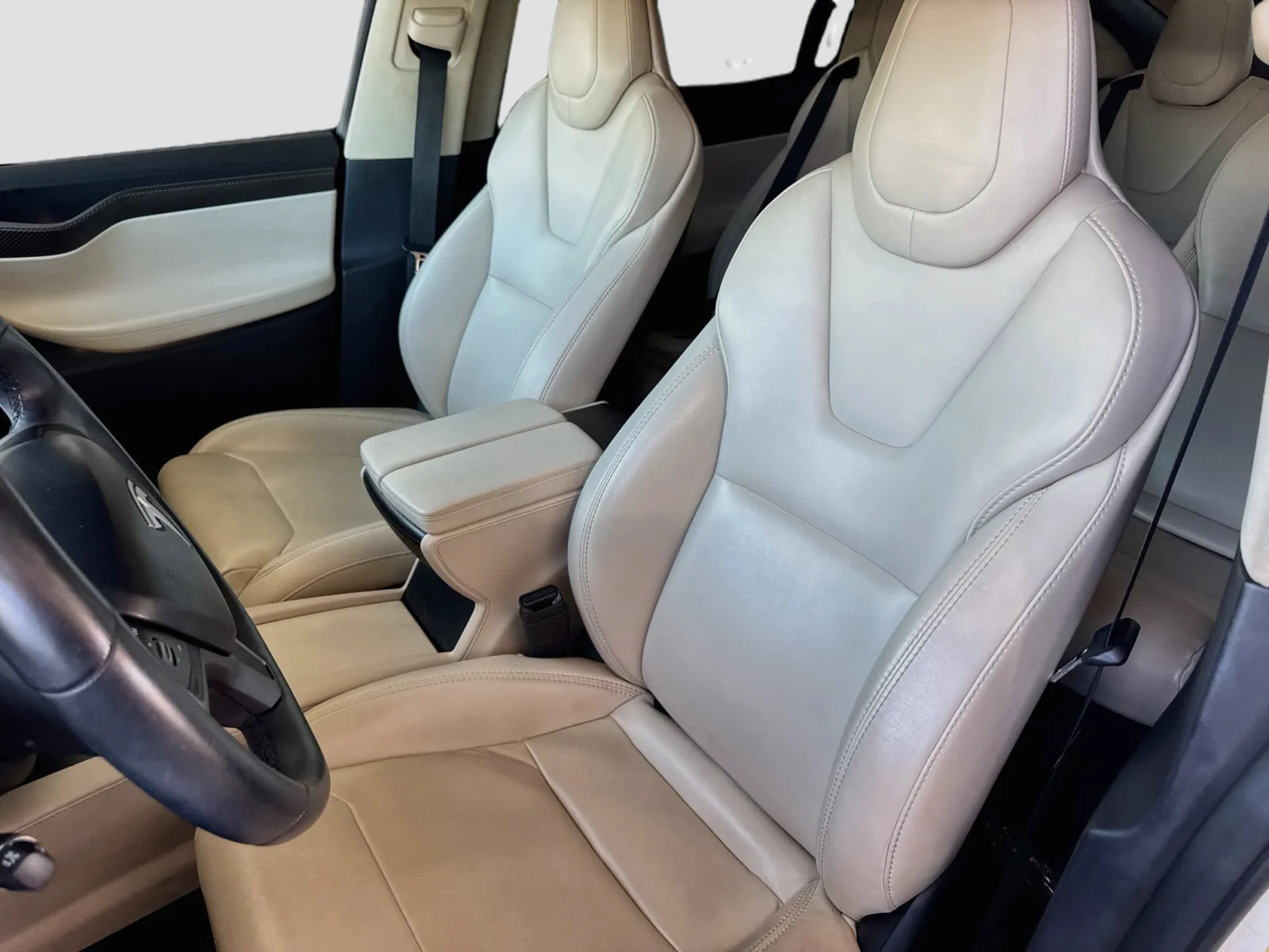 Tesla Model X photo 13