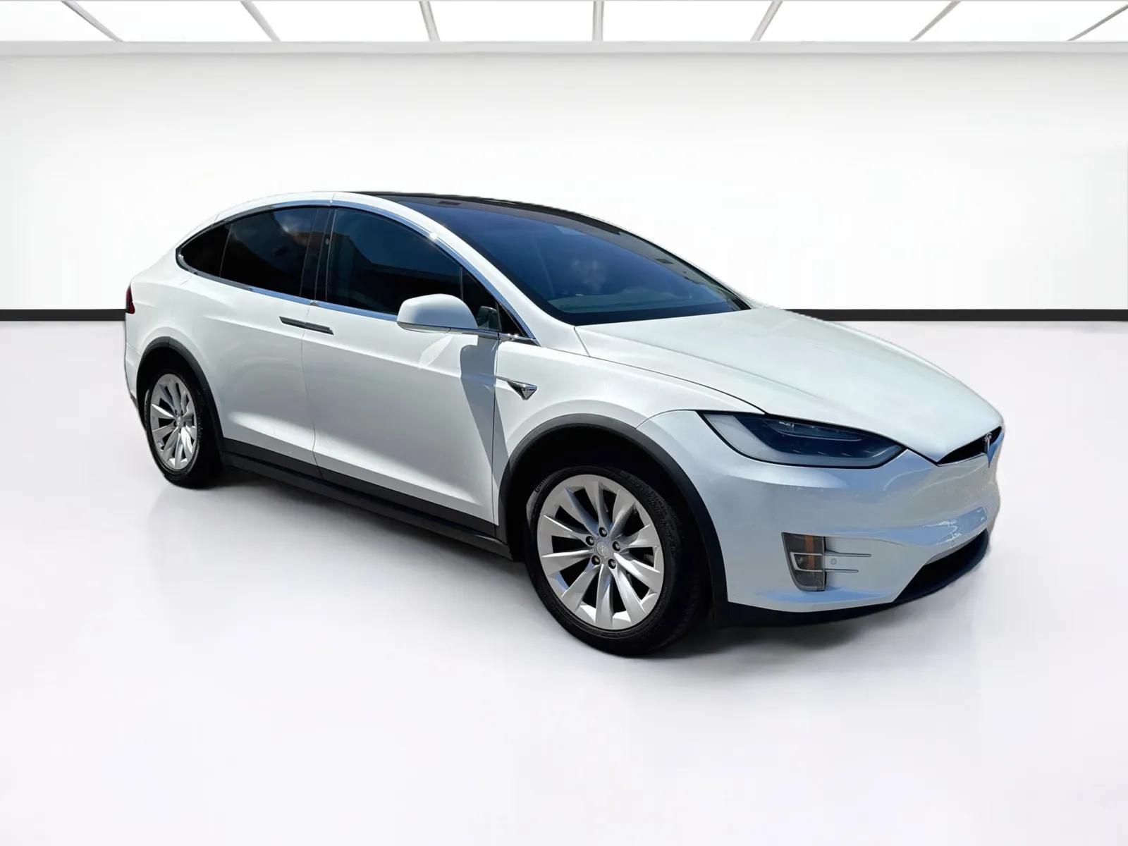 Tesla Model X photo 3