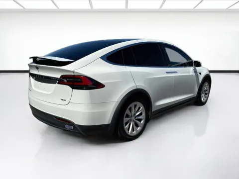 More photos of 2018 Tesla Model X at KarGenie, CA