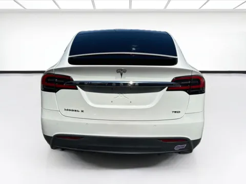 More photos of 2018 Tesla Model X at KarGenie, CA