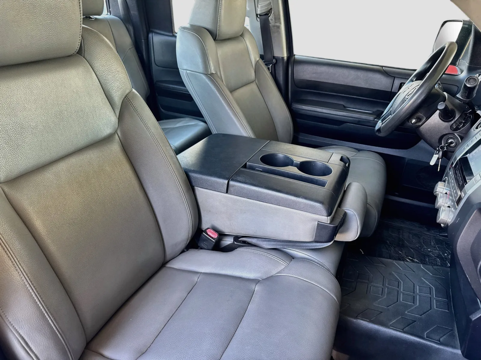 Toyota Tundra photo 16