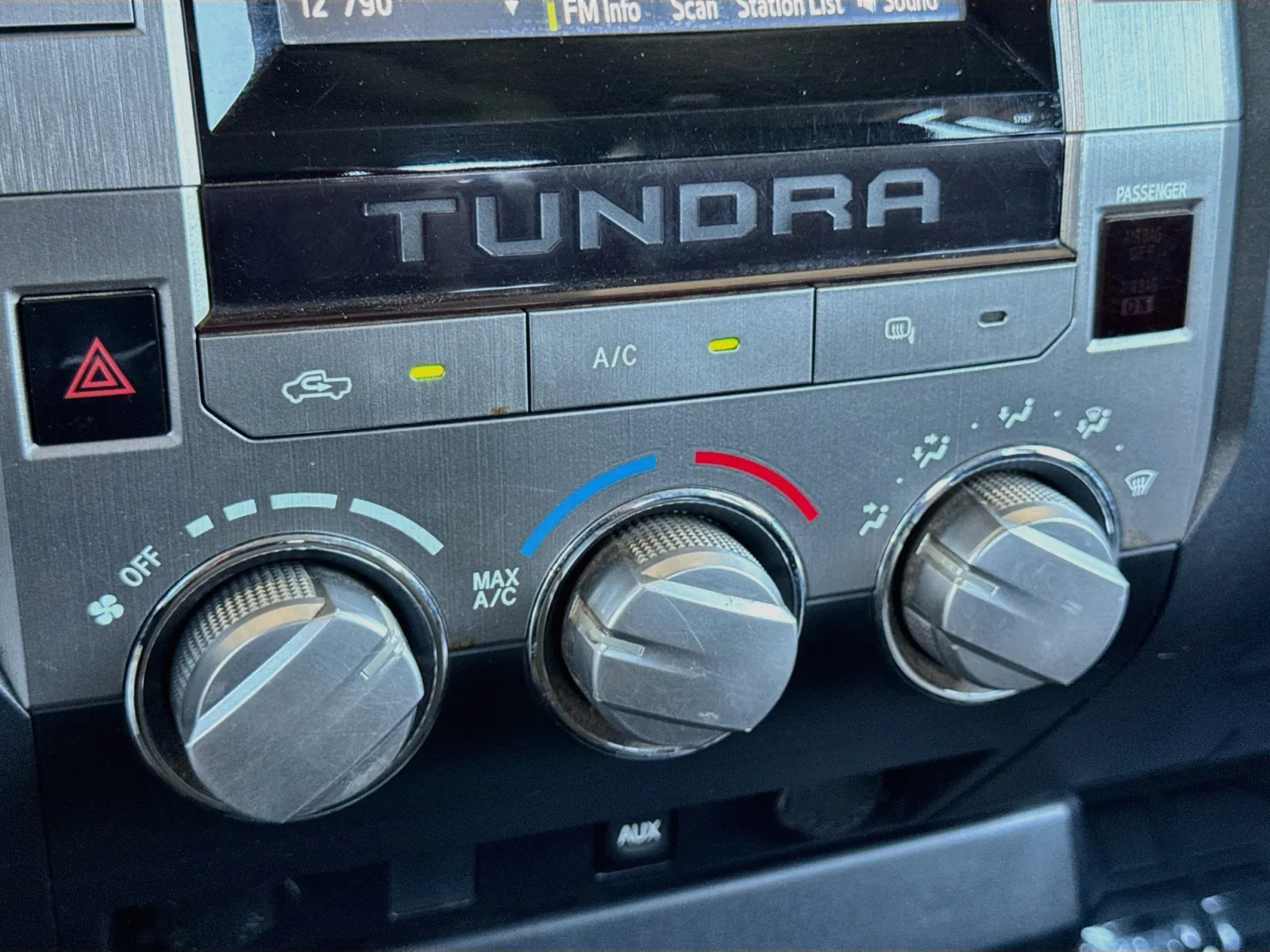 Toyota Tundra photo 11