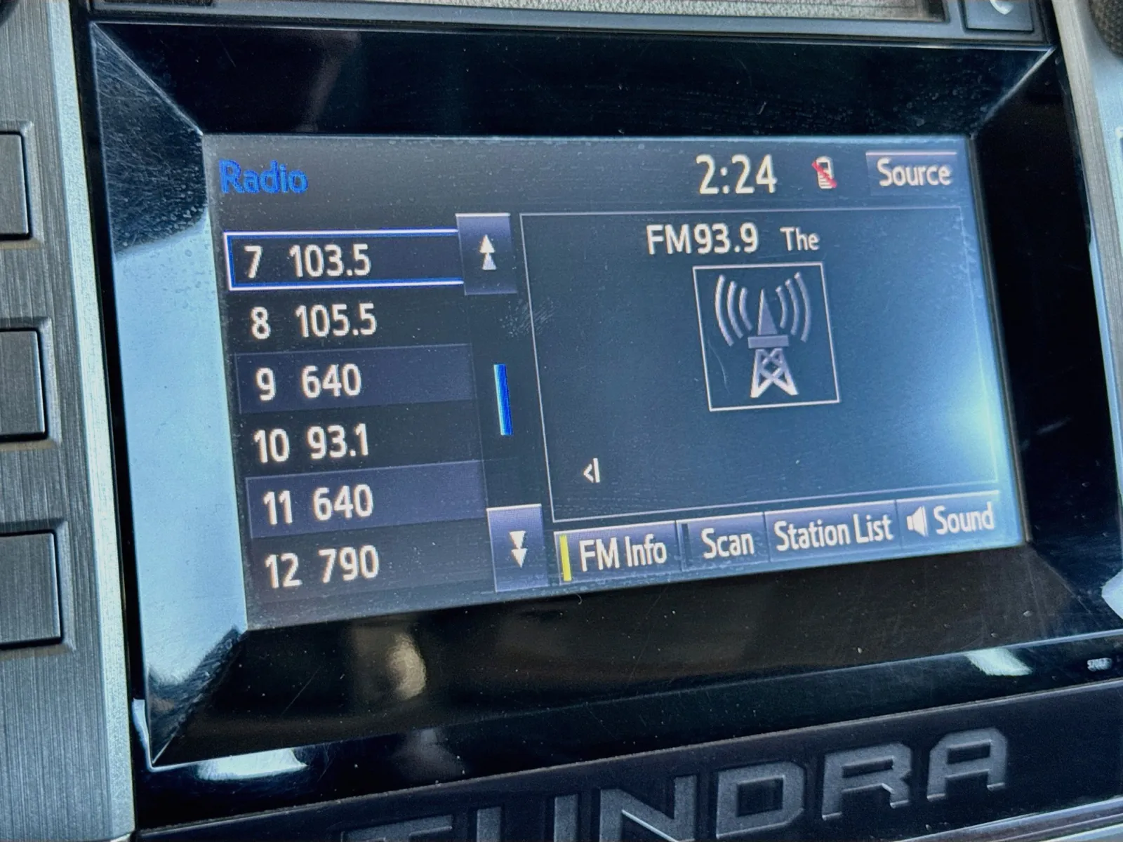 Toyota Tundra photo 10