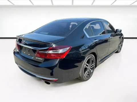 More photos of 2017 Honda Accord Sedan Sport at KarGenie, CA