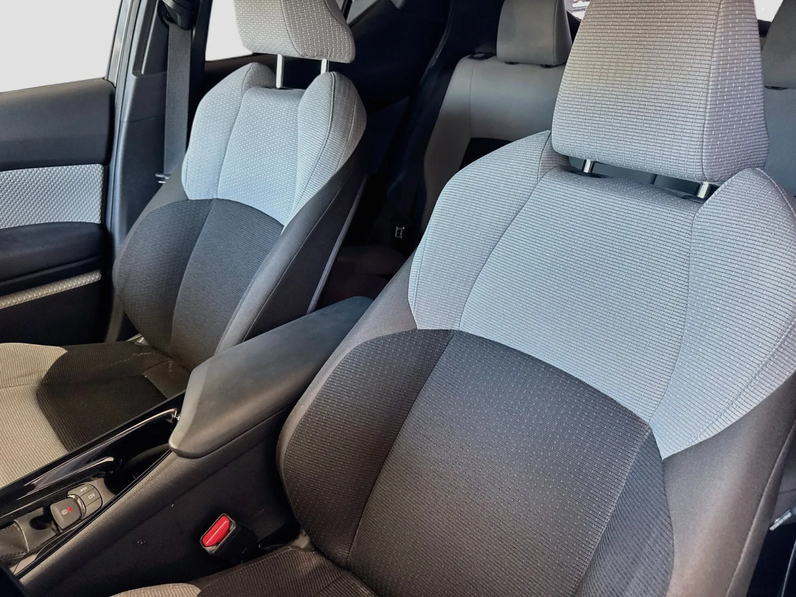 Toyota C-HR photo 12