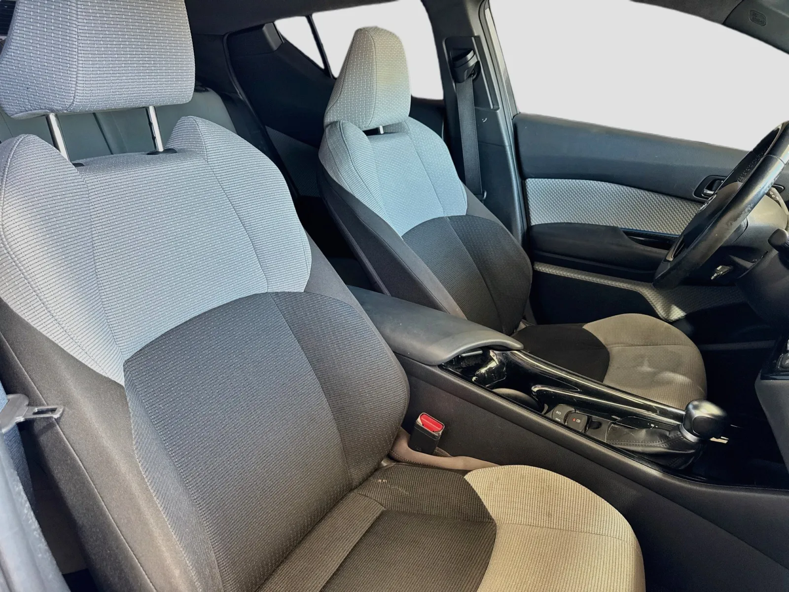 Toyota C-HR photo 18