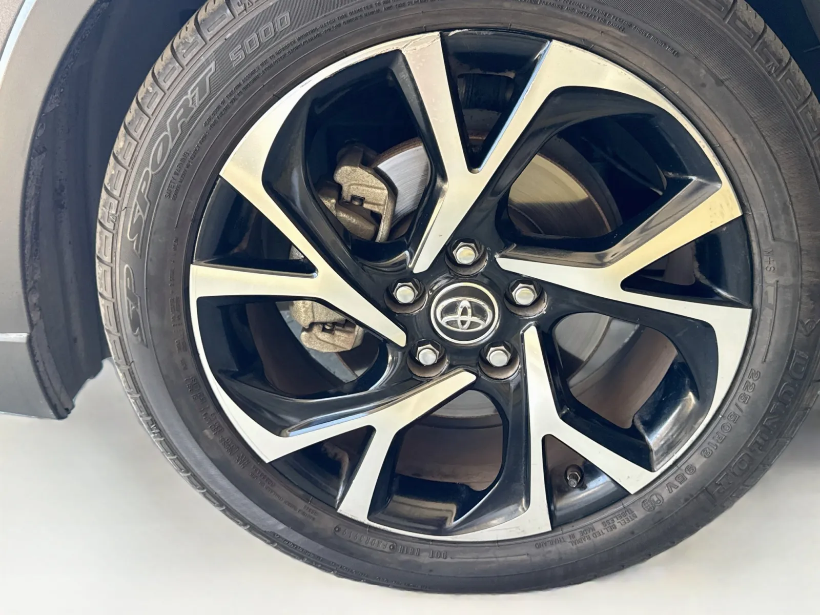 Toyota C-HR photo 16