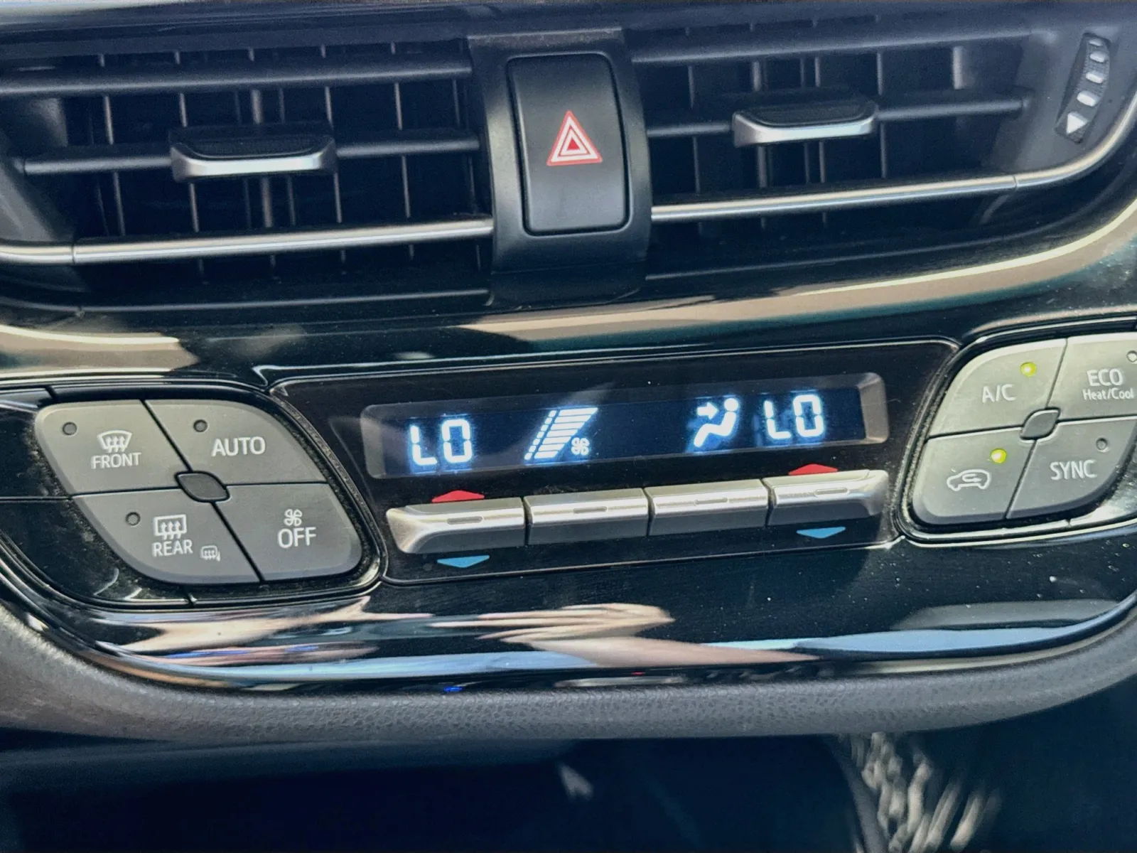 Toyota C-HR photo 11