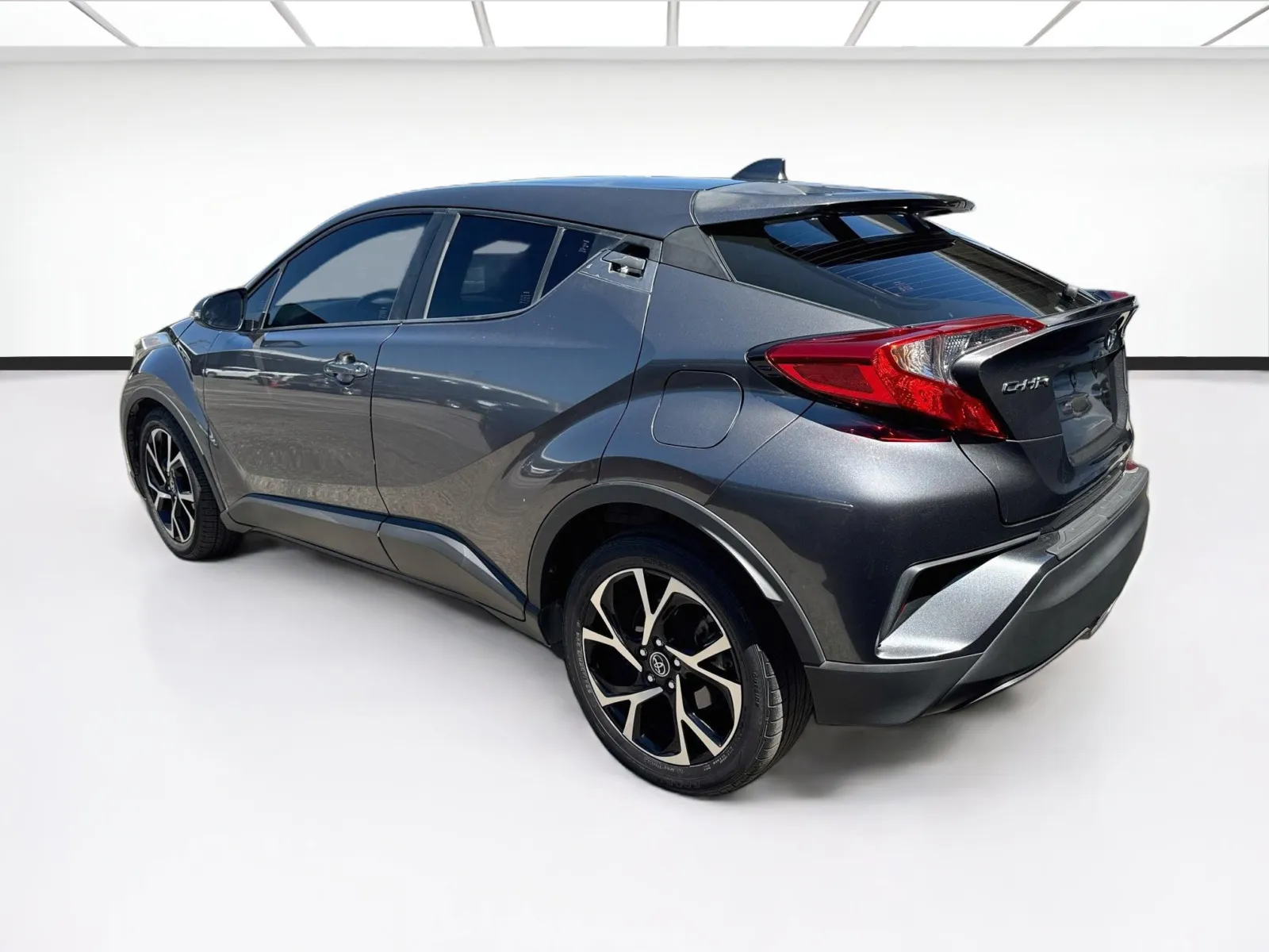 Toyota C-HR photo 6
