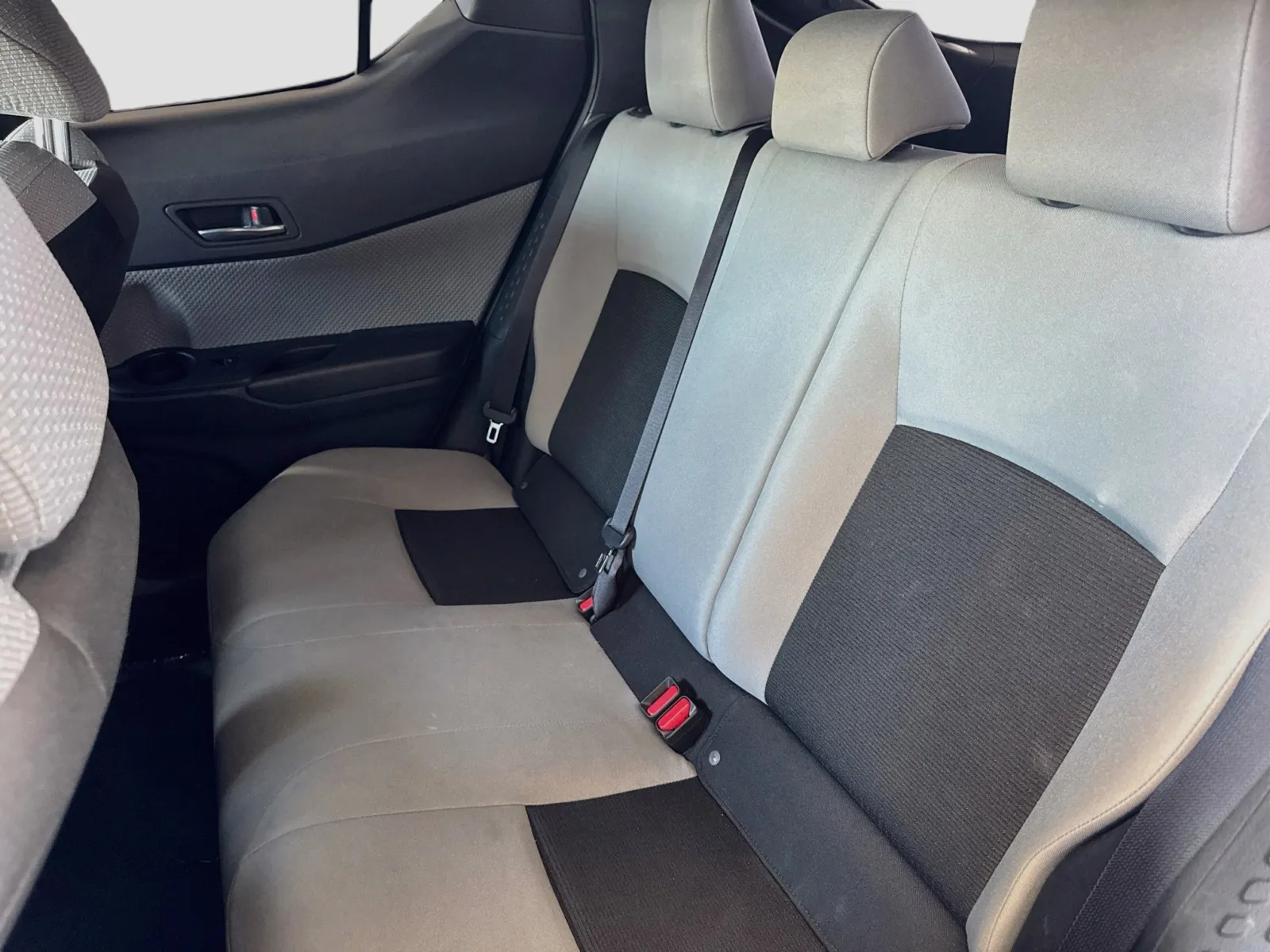 Toyota C-HR photo 14
