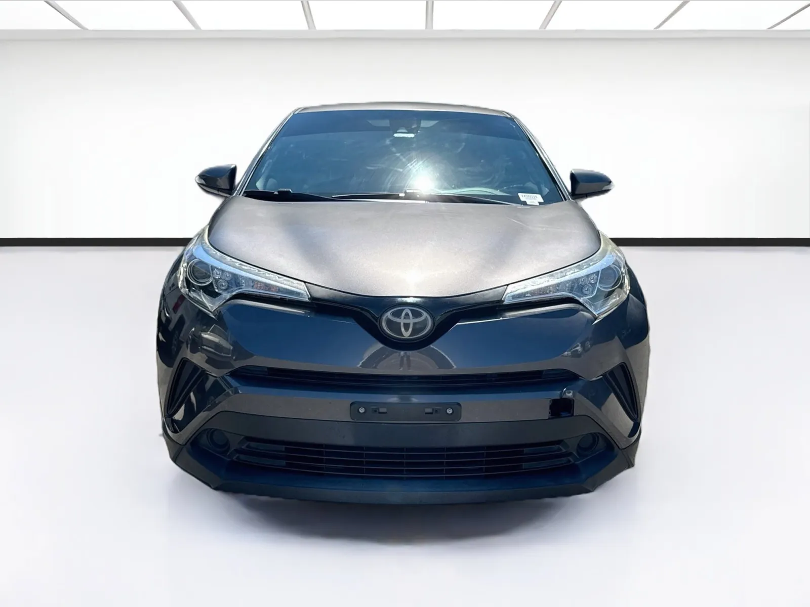 Toyota C-HR photo 2