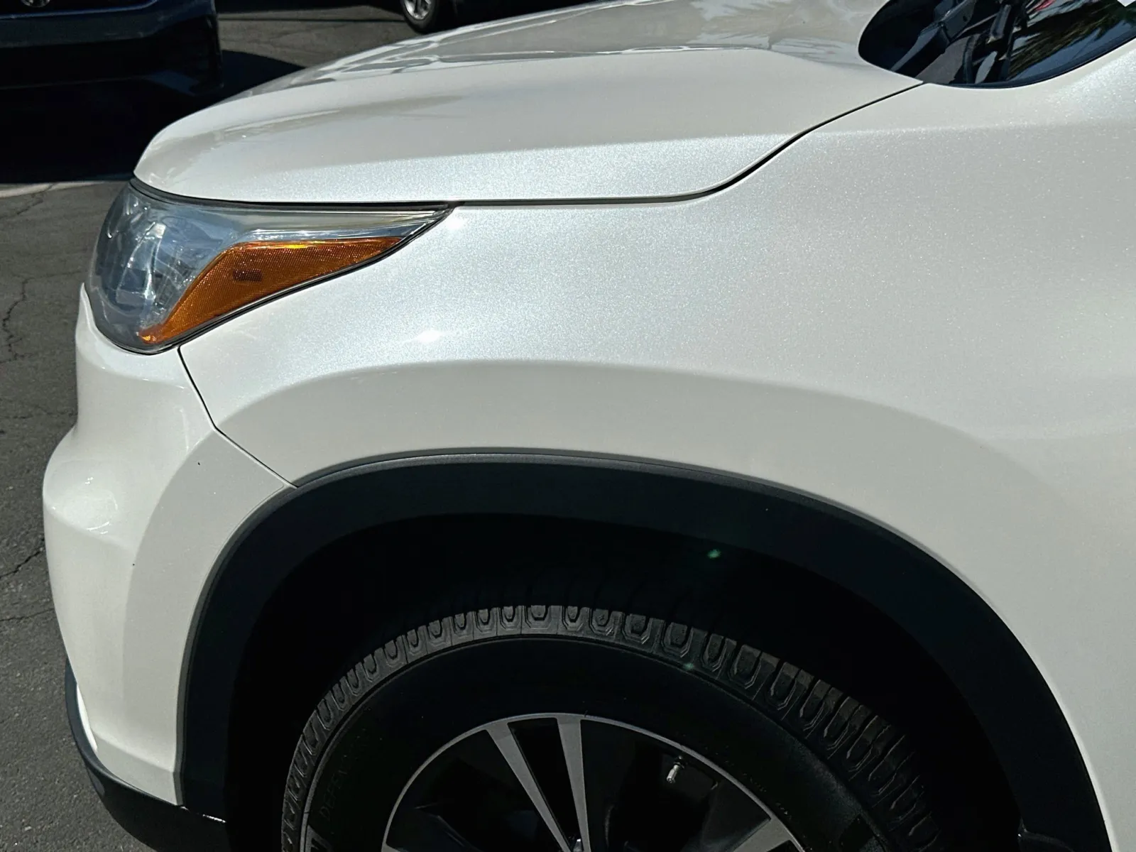 White 2016 Toyota Highlander XLE V6 for sale in Fontana, CA