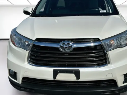 Photos of 2016 Toyota Highlander XLE V6 for sale in Fontana, CA at KarGenie