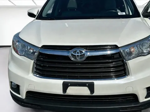 Photos of 2016 Toyota Highlander XLE for sale in Fontana, CA at KarGenie