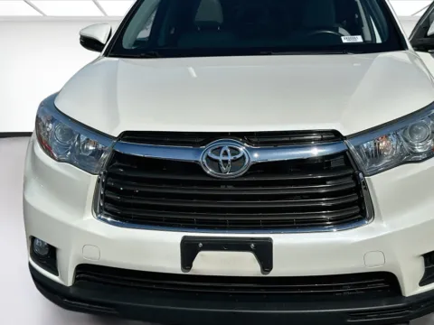 Photos of 2016 Toyota Highlander XLE V6 for sale in Fontana, CA at KarGenie
