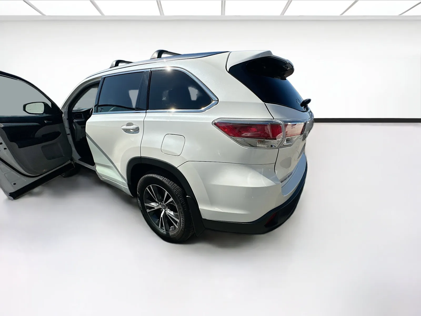 Toyota Highlander photo 6