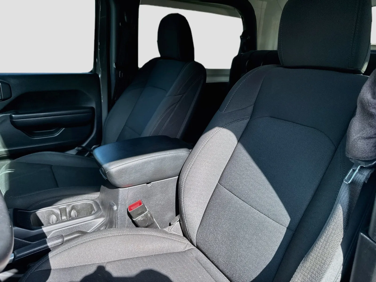 Jeep Wrangler photo 12