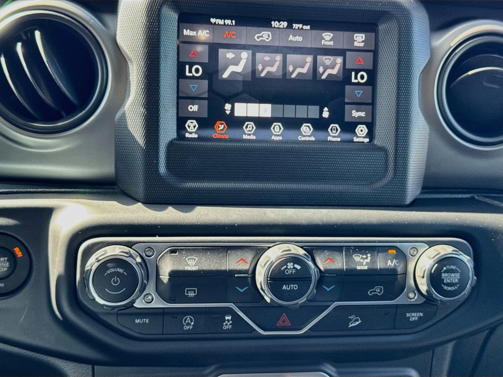 Jeep Wrangler photo 11