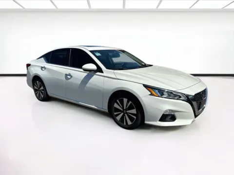 Another view of 2019 Nissan Altima 2.5 SV for sale in Fontana, CA at KarGenie