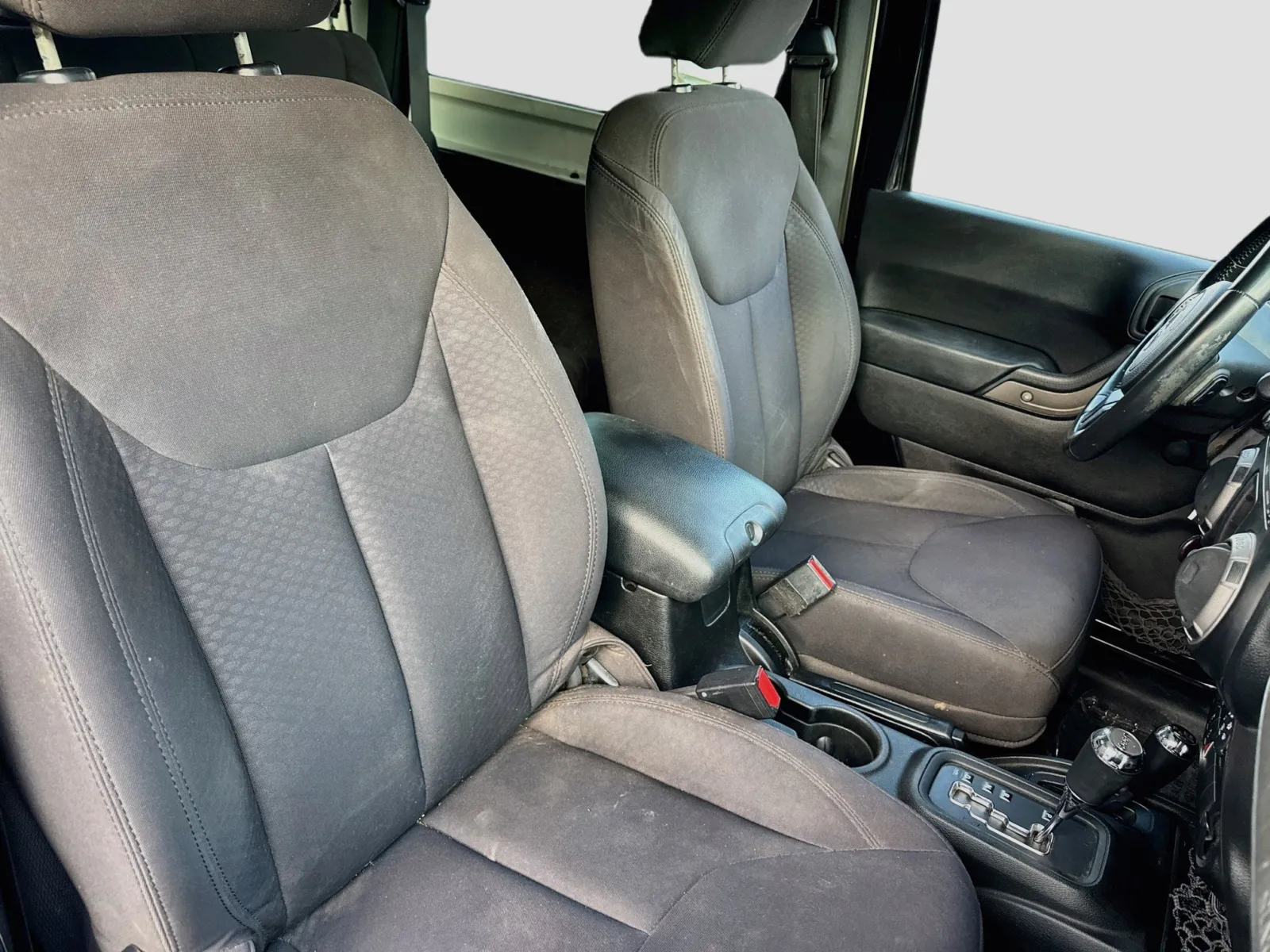 Jeep Wrangler photo 16