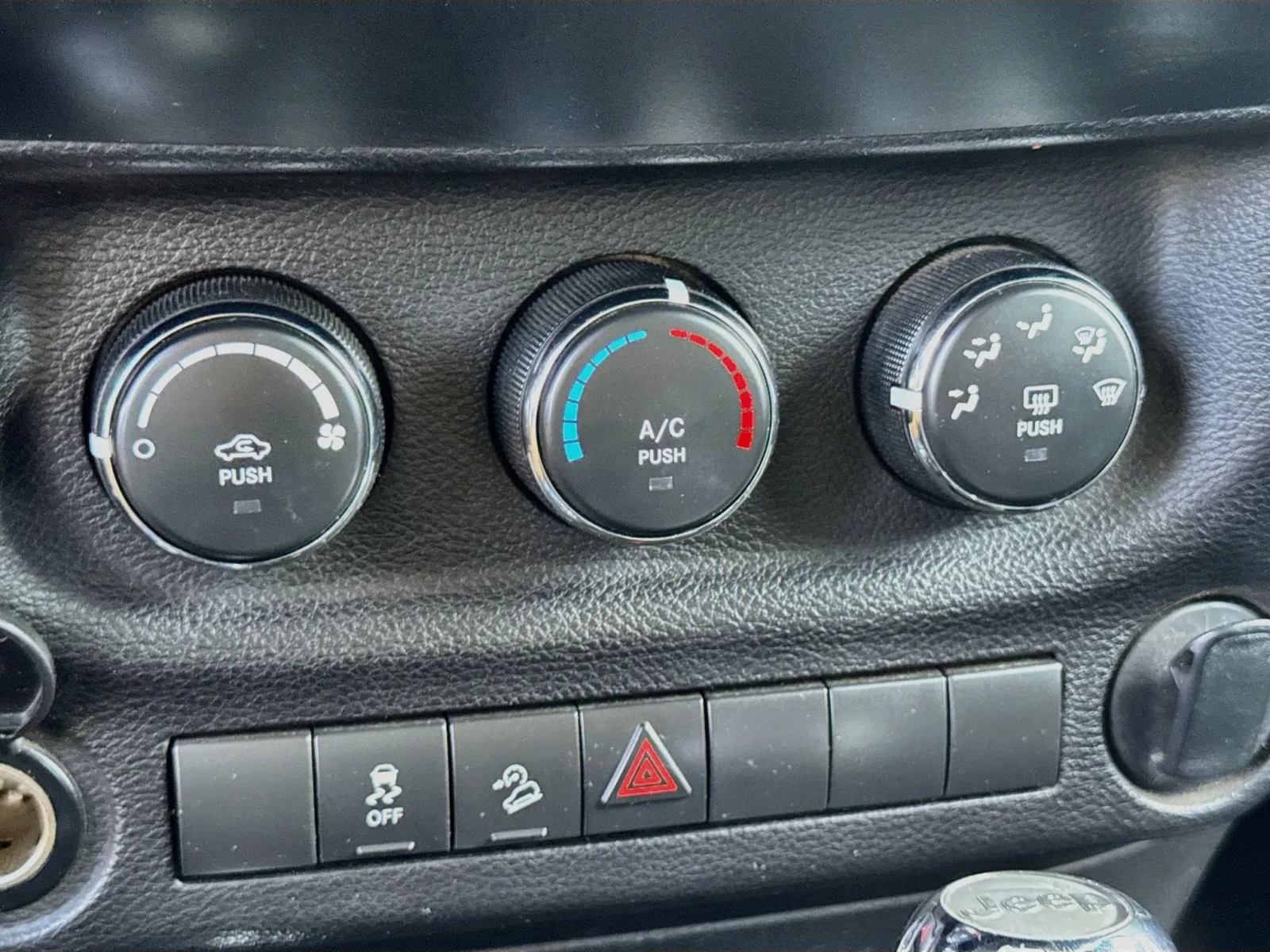 Jeep Wrangler photo 10