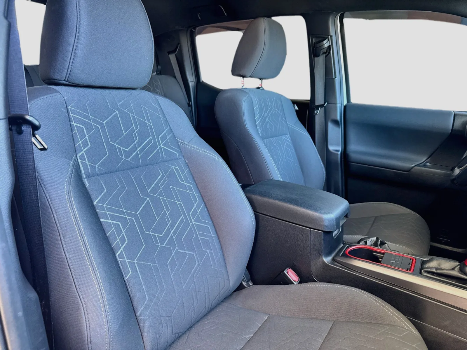 Toyota Tacoma photo 16