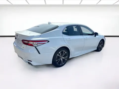 More photos of 2020 Toyota Camry SE at KarGenie, CA