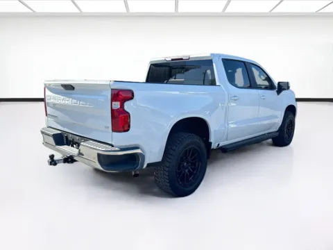 More photos of 2020 Chevrolet Silverado 1500 LT at KarGenie, CA