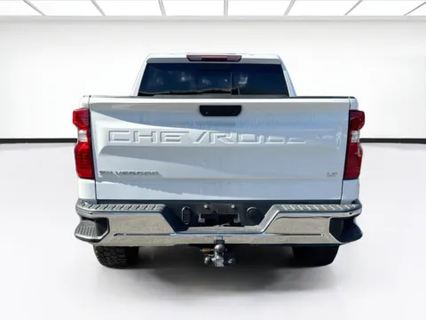 More photos of 2020 Chevrolet Silverado 1500 LT at KarGenie, CA