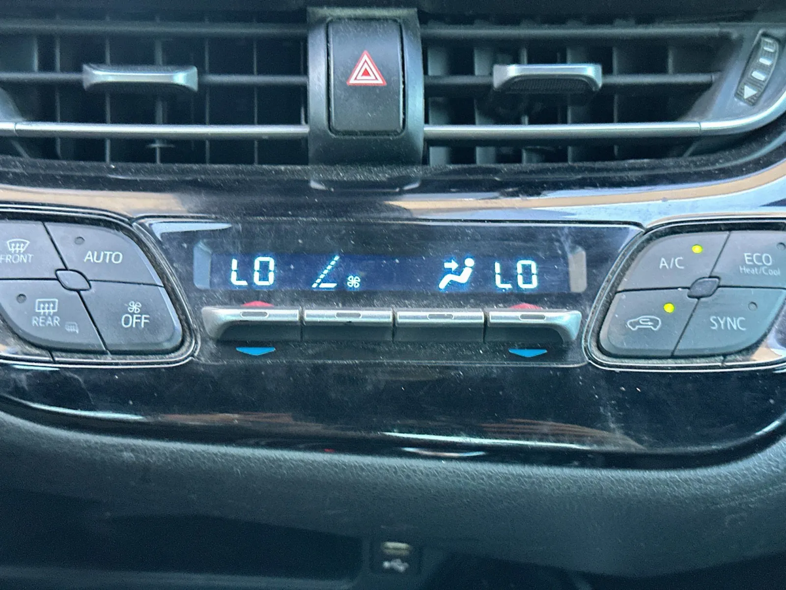 Toyota C-HR photo 11
