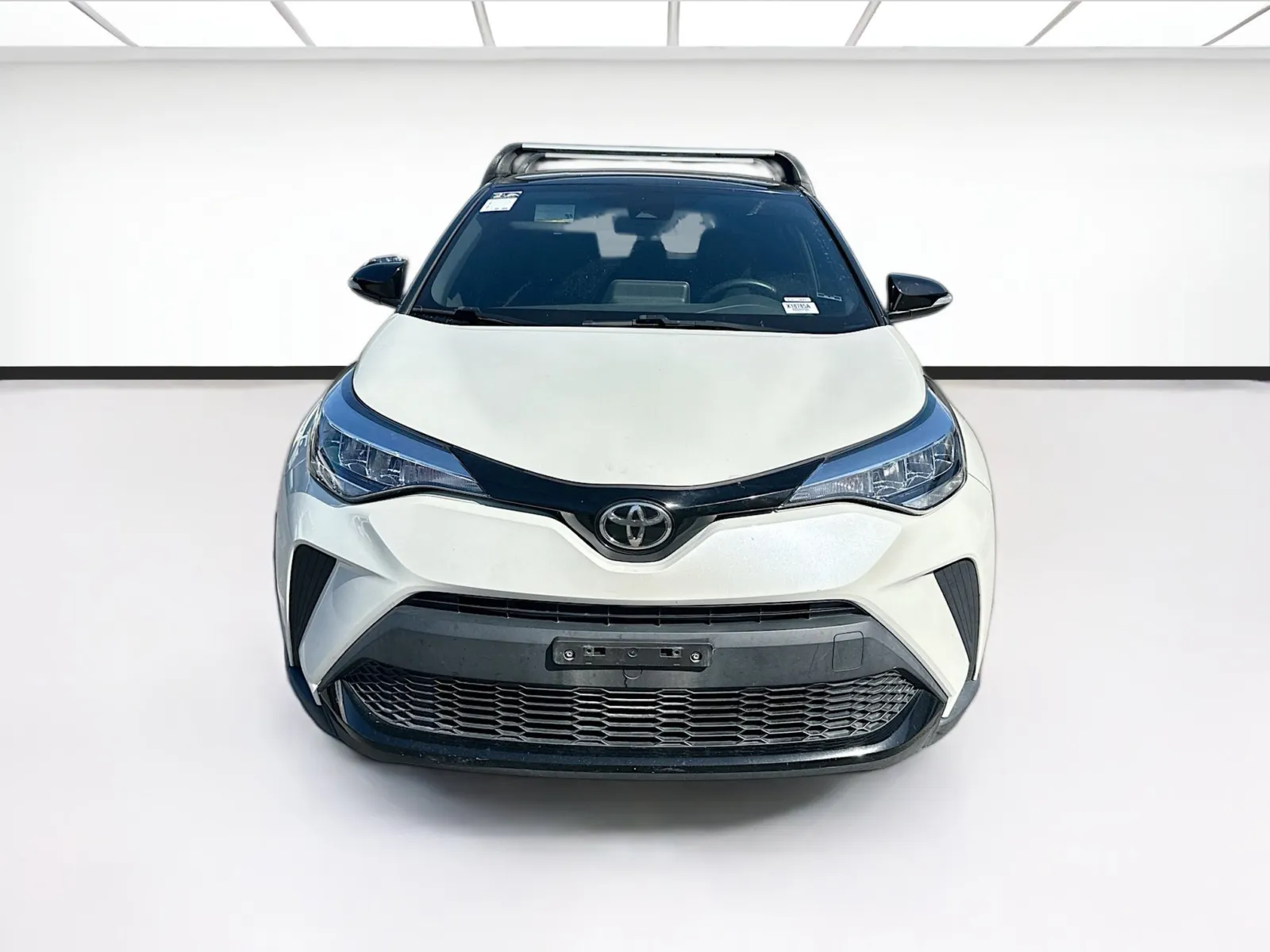 Toyota C-HR photo 2