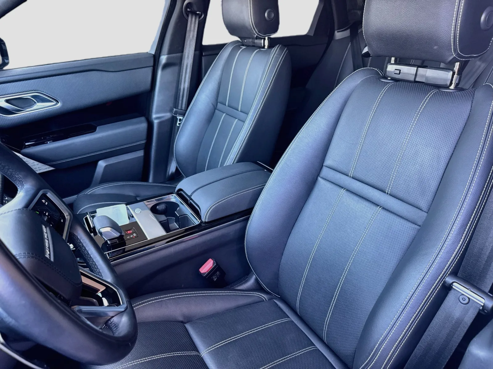Land Rover Range Rover Velar photo 14
