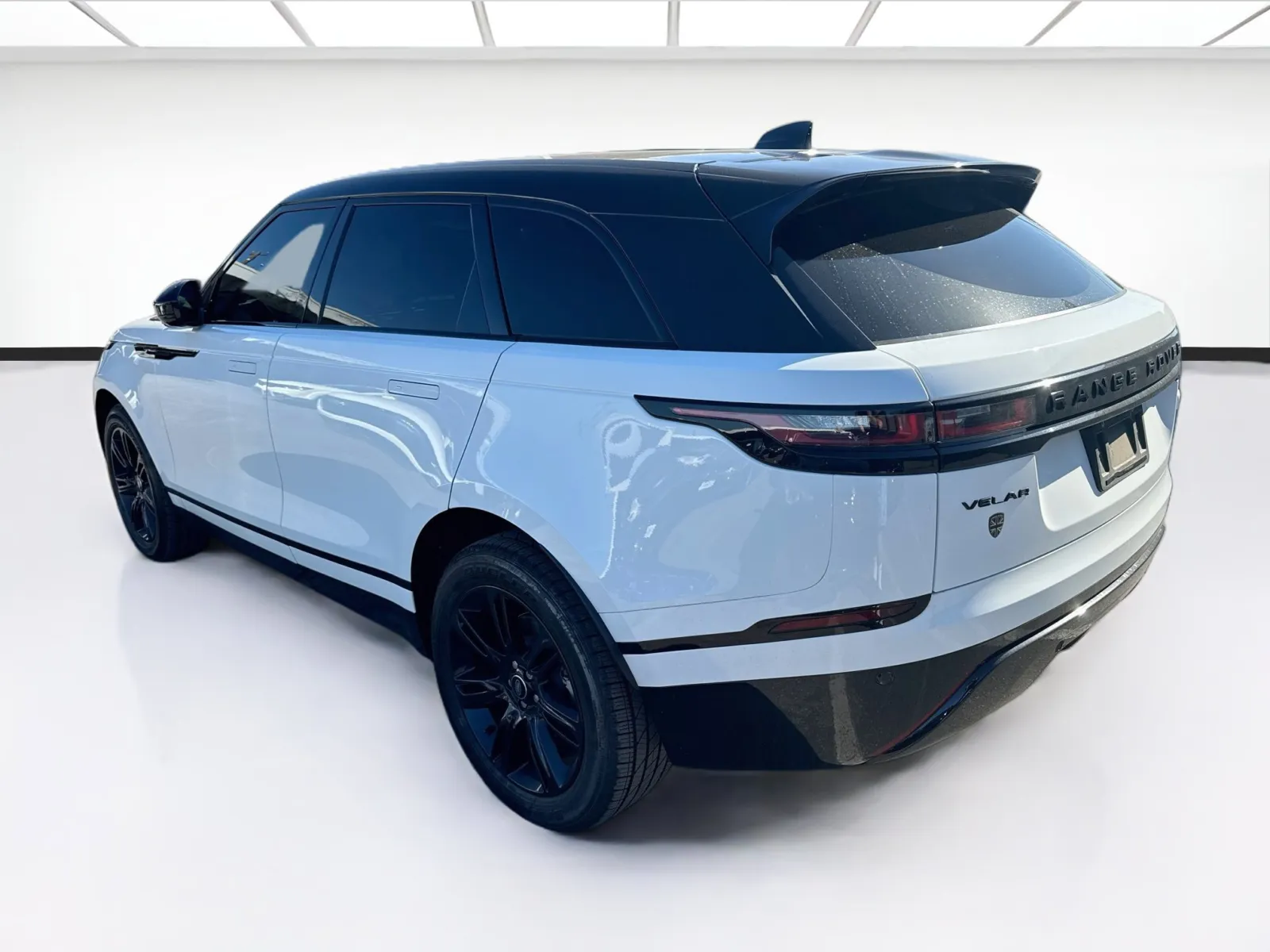 Land Rover Range Rover Velar photo 6