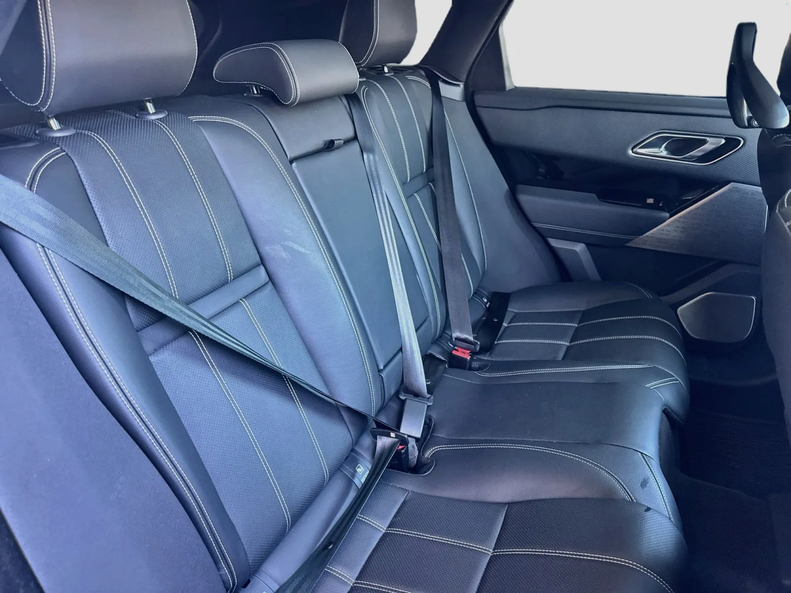 Land Rover Range Rover Velar photo 19