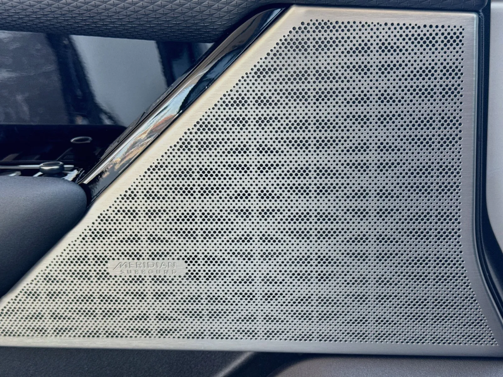 Land Rover Range Rover Velar photo 13