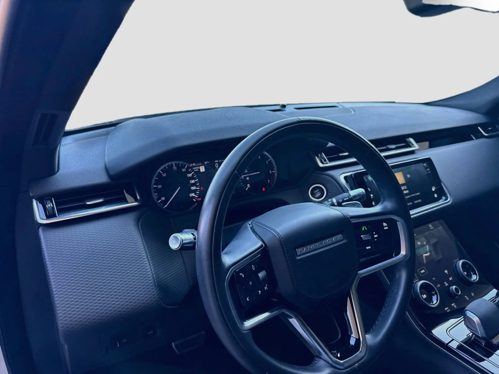 Land Rover Range Rover Velar photo 7